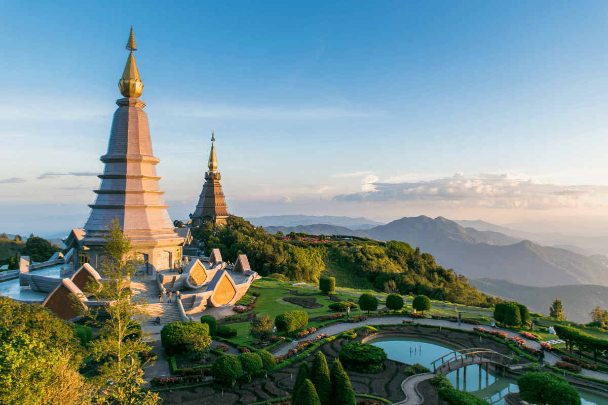 พระมหาธาตุเจดีย์ นภเมทนีดล